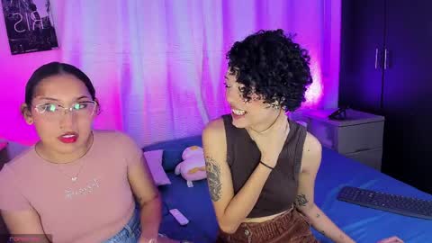 Ariana and Kelsieh online show from April 5, 5:04 am