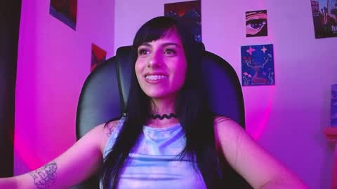   Independent Model online show from April 16, 9:39 pm