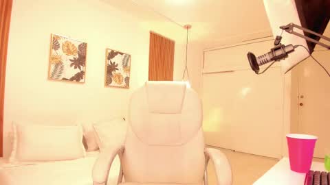 Snapshot of asamiyaeko_ chatting on September 27, 4:43 am Asami Yaeko              online show from September 27, 4:43 am