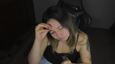 ash_smith1 online show from July 13, 4:38 am