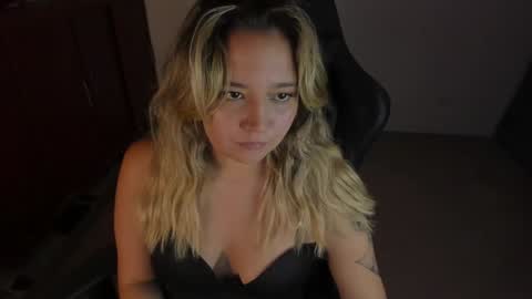 ash_smith1 online show from January 15, 10:46 pm