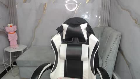 ashley_blum_v online show from December 18, 11:00 pm