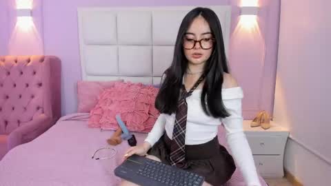 ashley_petit online show from May 9, 1:28 pm