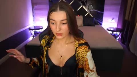 ashleybaee online show from November 17, 1:24 pm