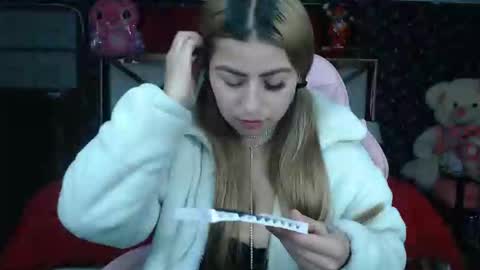 ashleynaughty18 online show from March 7, 1:38 am