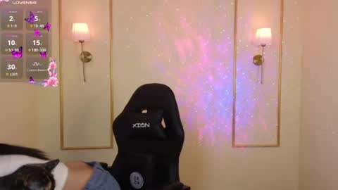 Hi Im Ashley Dont forget to follow me  to have me close to you online show from April 28, 7:40 pm