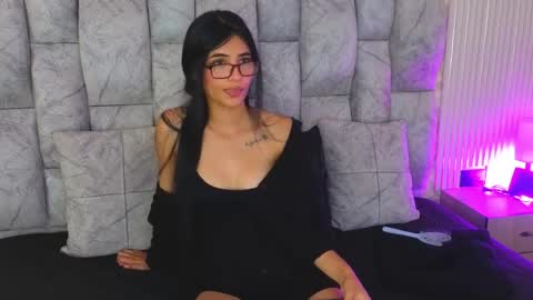 ashlybloom1 online show from May 26, 7:31 pm