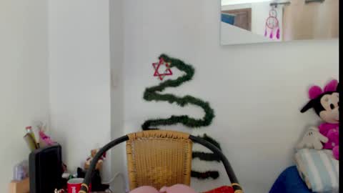 Sarah .3   hello guys .im love online show from December 19, 3:40 am