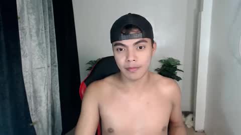 Snapshot of asianboyhunt chatting on October 22, 7:26 pm Fev online show from October 22, 7:26 pm