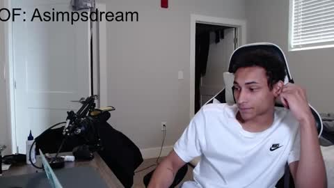 asimpsdream online show from April 25, 1:41 pm