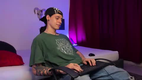 asmodeuszz online show from February 14, 6:45 am