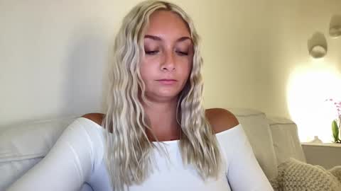 Snapshot of aspenaries chatting on March 4, 4:17 am Aspen Aries online show from March 4, 4:17 am