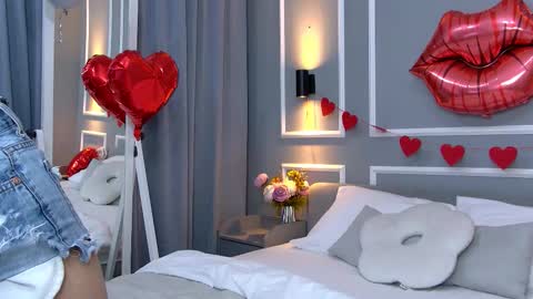 Aster Quinn online show from March 4, 12:35 pm