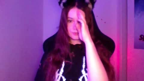 astradream_ online show from March 5, 10:52 pm