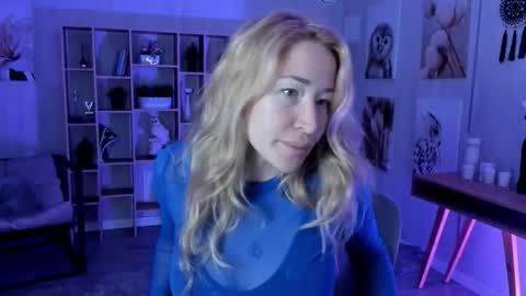 Snapshot of astramonroe chatting on September 23, 2:16 am astramonroe online show from September 23, 2:16 am