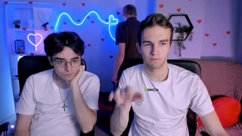 astren online show from February 14, 8:22 pm