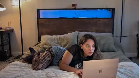 astro_n_tatiana online show from April 4, 7:32 pm