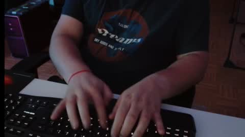 Leo online show from November 6, 9:29 pm