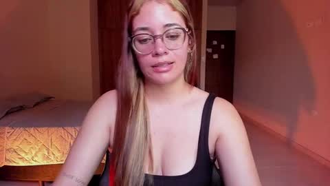 Snapshot of atenas__05 chatting on February 18, 6:58 pm atenas online show from February 18, 6:58 pm