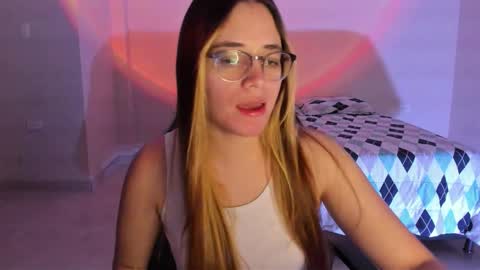 Snapshot of atenas__05 chatting on September 20, 9:45 am atenas online show from September 20, 9:45 am