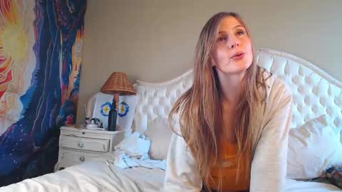 Snapshot of athenamelia chatting on September 19, 11:25 am AthenaMelia -  Exclusive content  online show from September 19, 11:25 am