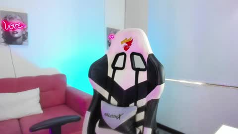 atheneaa_as online show from June 4, 8:59 pm
