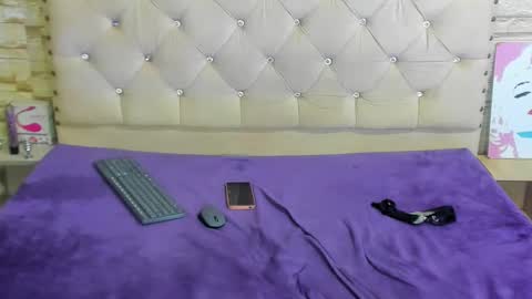 Monii Yi online show from February 5, 8:21 am