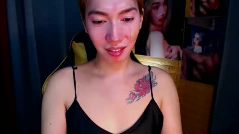 Snapshot of aurakharisma_xx chatting on October 23, 6:15 am Miss awra online show from October 23, 6:15 am
