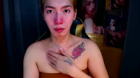 Snapshot of aurakharisma_xx chatting on September 30, 7:19 am Miss awra online show from September 30, 7:19 am