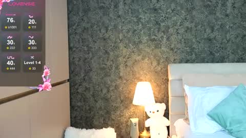 Aura online show from April 8, 8:56 pm