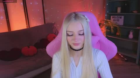 Aura online show from April 3, 9:11 pm