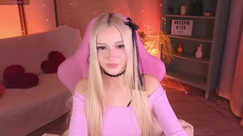 Aura online show from April 15, 8:53 pm