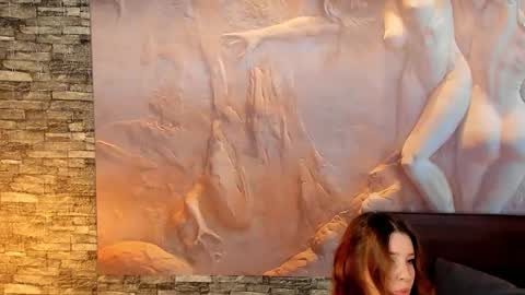 Call me Ariadne or Ary online show from January 4, 1:10 pm