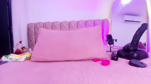 auroraa_miller online show from December 16, 12:11 pm