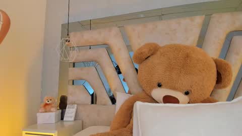 Aurora  online show from February 21, 8:12 pm