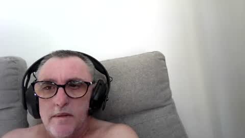 aussie_ozzie online show from June 13, 2:11 am