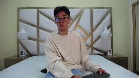 Snapshot of austinreeds chatting on October 6, 12:23 pm austinreeds online show from October 6, 12:23 pm
