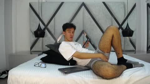 Snapshot of austinreeds chatting on October 14, 3:26 pm austinreeds online show from October 14, 3:26 pm
