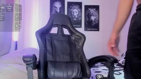 AustinTorres  online show from November 2, 9:15 pm