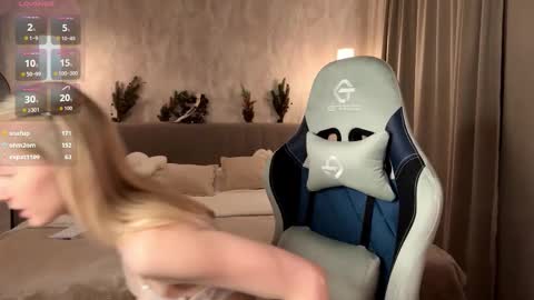 Annie online show from December 20, 2:35 pm