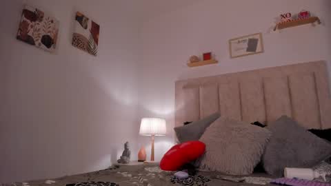 Snapshot of avaline_blanc chatting on February 27, 4:24 am Avaline Help me reach 100 likes TRANSMISSION EVERY DAY FROM 39 PM online show from February 27, 4:24 am