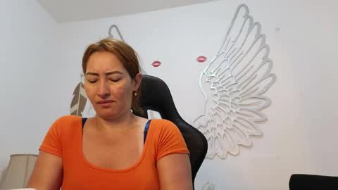 Ava online show from April 7, 3:03 pm