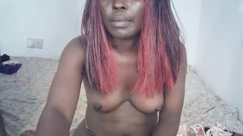 averrine online show from April 3, 9:22 pm