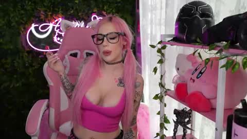 averycutiexo online show from March 9, 5:06 pm