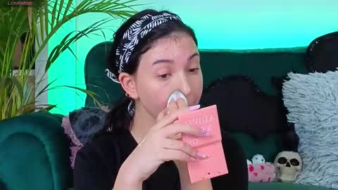 AveryWillow online show from November 1, 5:06 am