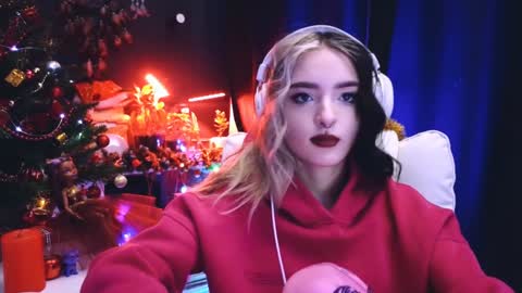 Avriel online show from December 25, 2:35 am