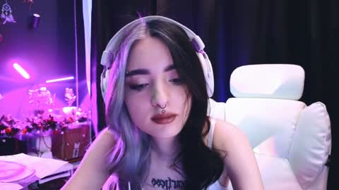 Avriel online show from January 20, 2:22 am