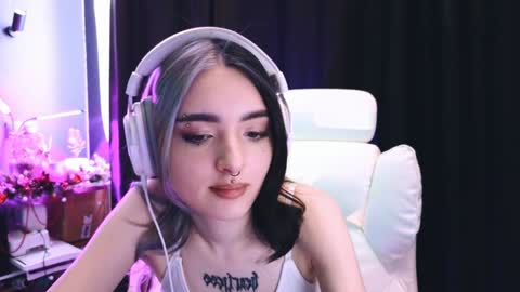 Avriel online show from January 20, 5:26 am