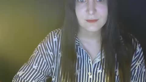 avialenne online show from March 28, 6:09 pm