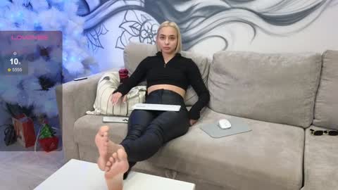 Goddess Avrora online show from December 27, 3:15 pm